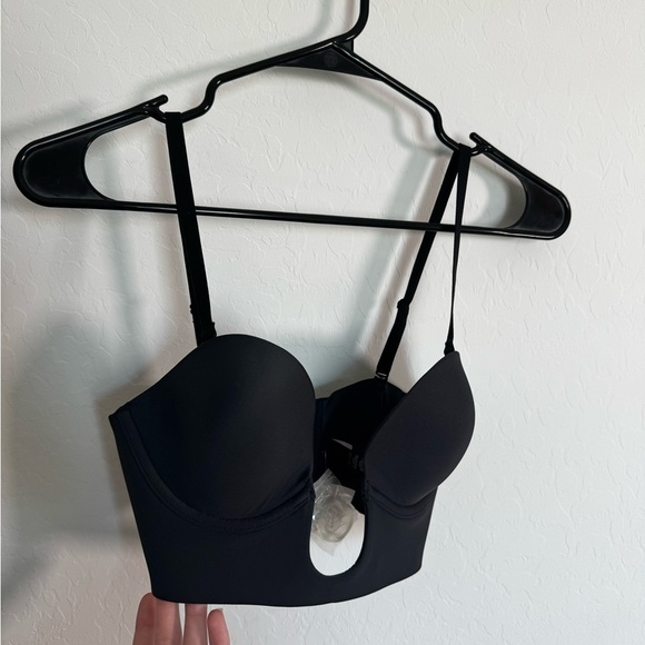 SKIMS Deep V Black Bra - Picture 2 of 4